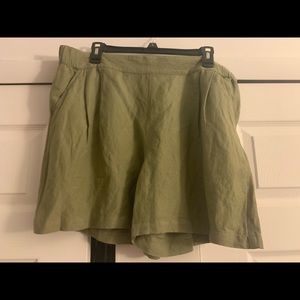 Green shorts with pockets (never worn)